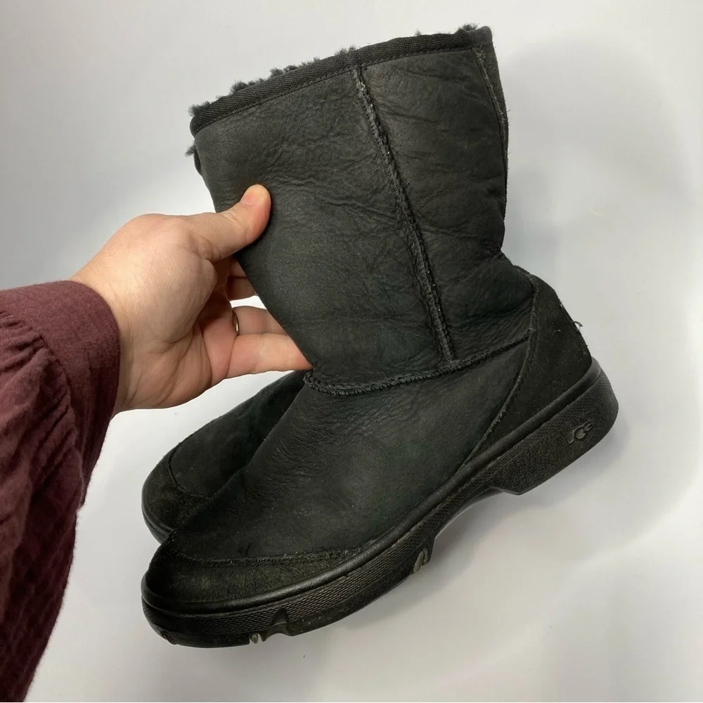 UGG ultimate‎ short black boots size 8